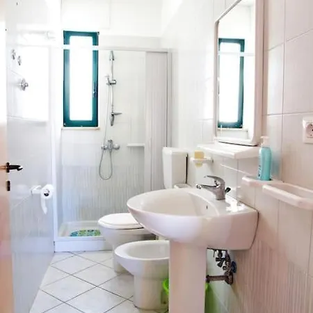 Bilocale Con Balcone A Pochi Passi Dal Mare - Teresa Apartmán *