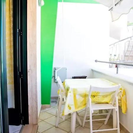 Bilocale Con Balcone A Pochi Passi Dal Mare - Teresa Apartmán *